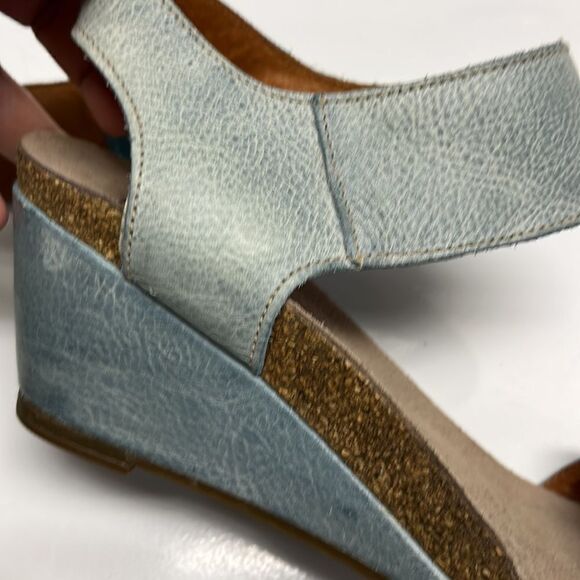 Taos Women’s Blue Textured Leather Velcro Two Strap Ankle Strap Wedge- 42 (10) - Picture 9 of 16